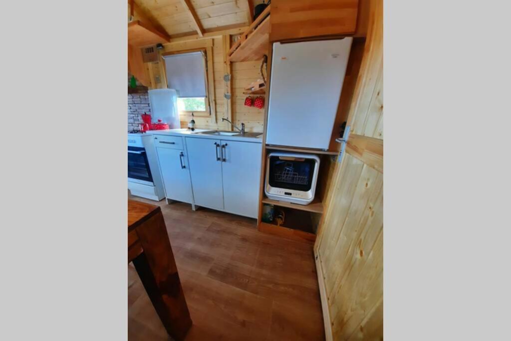 Autarkes Tiny House Mit Rheinblick Apartment Rumikon ภายนอก รูปภาพ