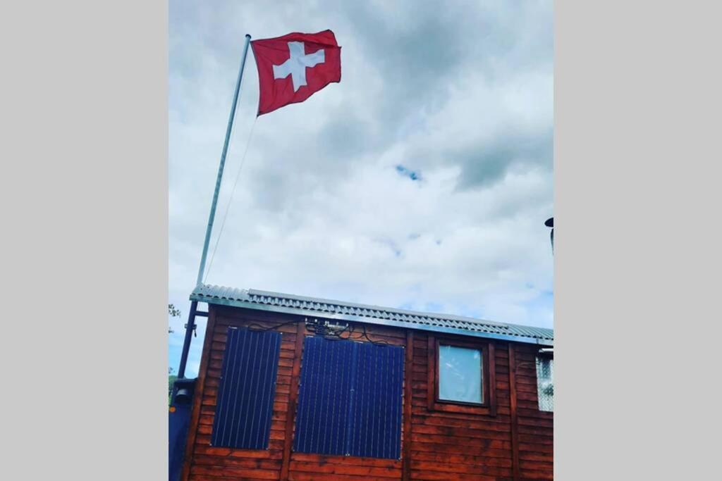 Autarkes Tiny House Mit Rheinblick Apartment Rumikon ภายนอก รูปภาพ