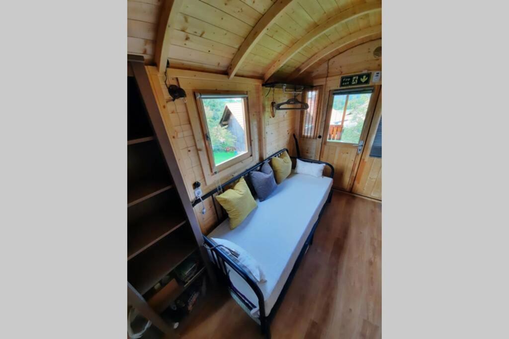Autarkes Tiny House Mit Rheinblick Apartment Rumikon ภายนอก รูปภาพ
